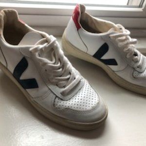 Veja V10 Low Top Sneakers size 5 US